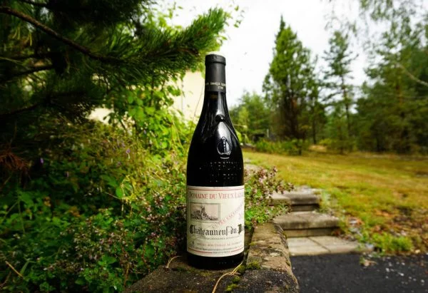 Jerome Quiot Chateaneuf-du-Pape Domaine du Vieux Lazaret ulkona