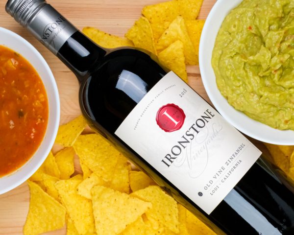 Ironstone Old Vine zinfandel ja taco sipsit